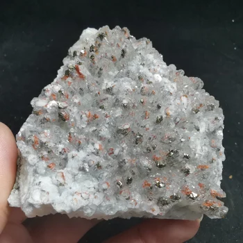 191.7 g natūralaus raudonojo kristalo ir spalvos pyrite kalcitas, susijusių mineralinių pavyzdys akmenų ir kristalų gijimas kristalinis kvarcas